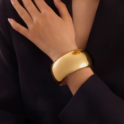 CHUNKY HINGED BANGLE