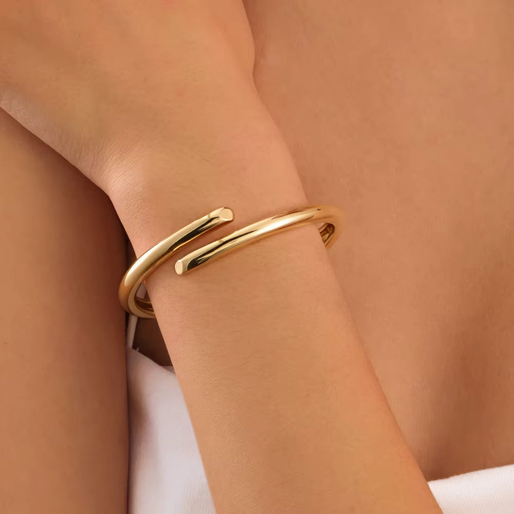 THIN OVERLAP HINGED BANGLE