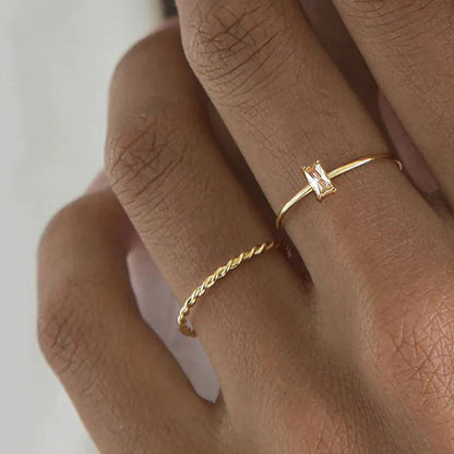 AVA BAGUETTE RING