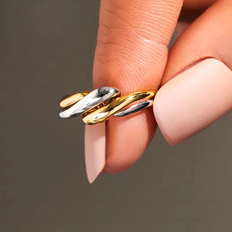 TRINITY TWIST RING
