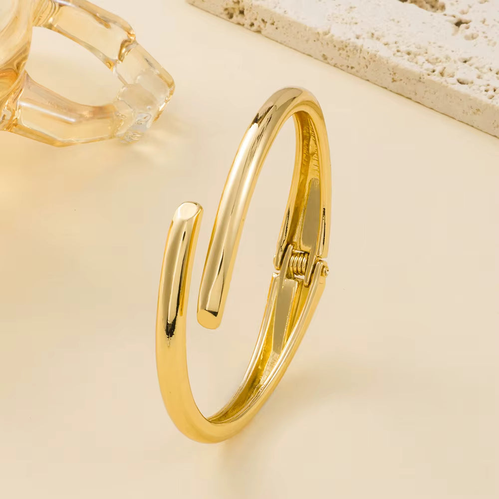THIN OVERLAP HINGED BANGLE
