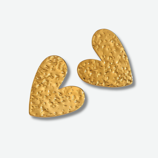 DOTTED HEART PLATE STUD EARRINGS