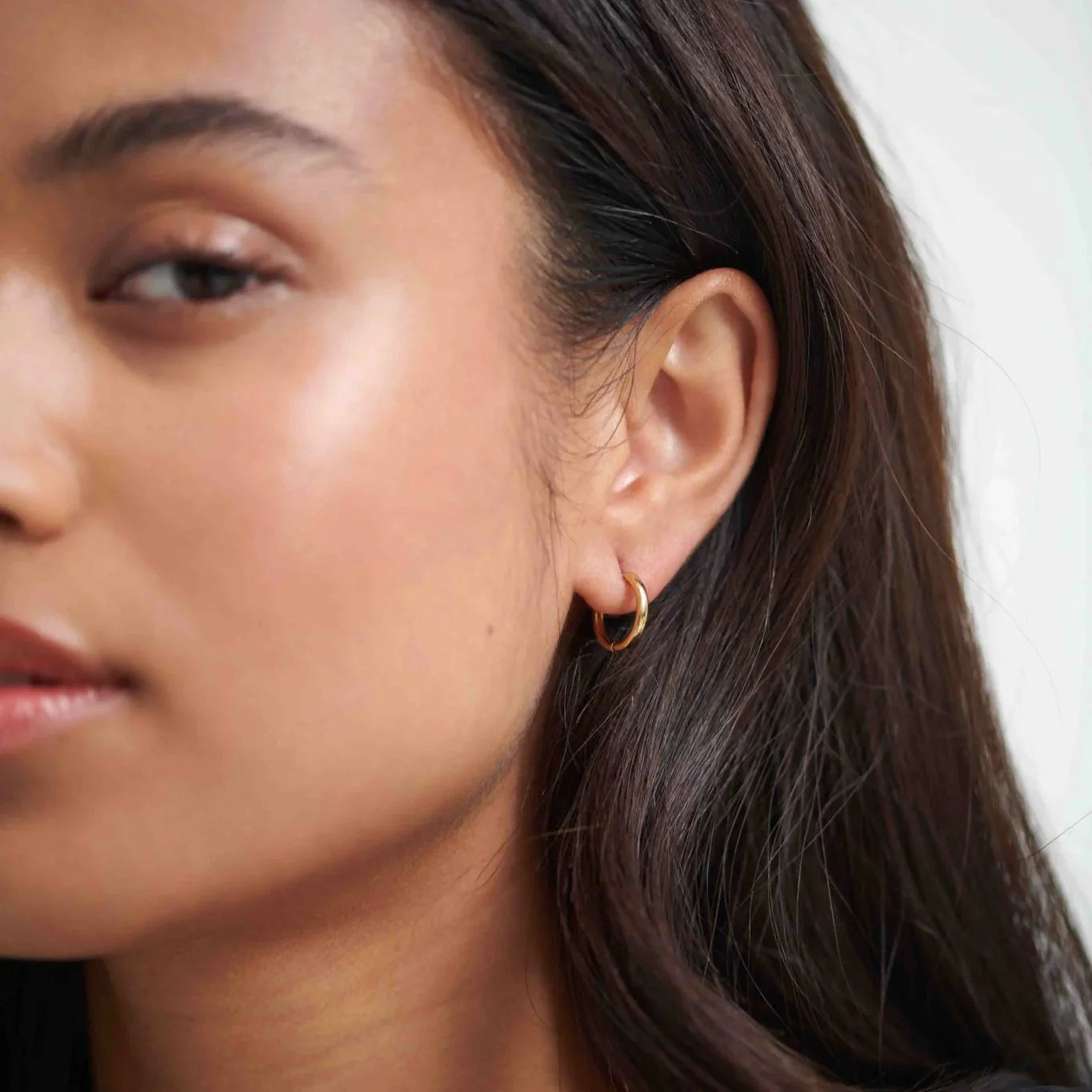 GOLD ROUNDED HOOP XS EARRINGS