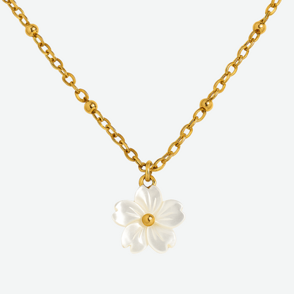 WHITE FLOWER NECKLACE